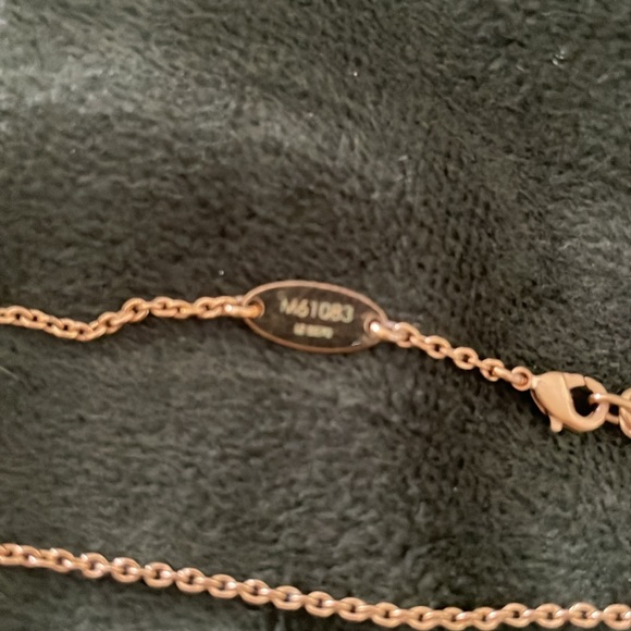 LV Essential V Necklace EUC 💛💛M61083💛💛 - Picture 9 of 13